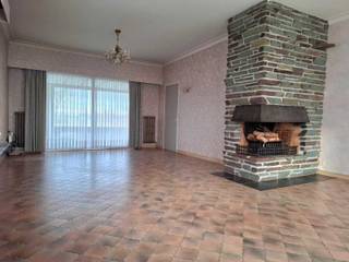 Ruime woning op 38a te Geel-Larum bestaande uit: inkomhal, leefruimte, keuken, apart toilet, wasplaats, berging, zij- en achterinkom,...