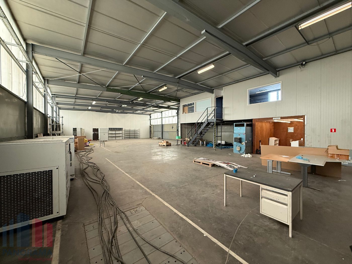 ​​​​​​​UITSTEKEND GELEGEN BEDRIJFSGEBOUW MET MAGAZIJN &amp; KANTOOR VLAKBIJ DE E17 - foto 5