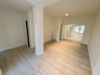 Welkom in deze charmante top moderne woning in het hart van Izegem! Met een bewoonbare oppervlakte van 180 m² is dit huis de perfecte mix van...