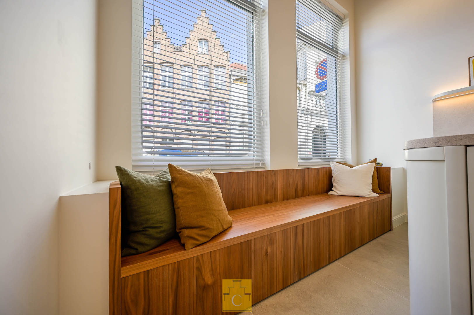 pas gerenoveerd diephuis op iconisch stadsplein, een meesterwerk van historiek en hedendaagse luxe - foto 2