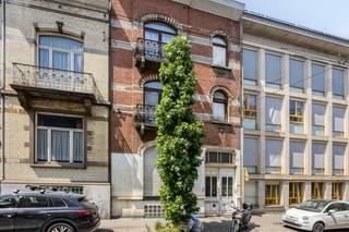 Maison de maître charmante et authentique avec jardin et atelier au cœur d'UccleSituée dans le centre animé d'Uccle, cette maison de maître pleine de...