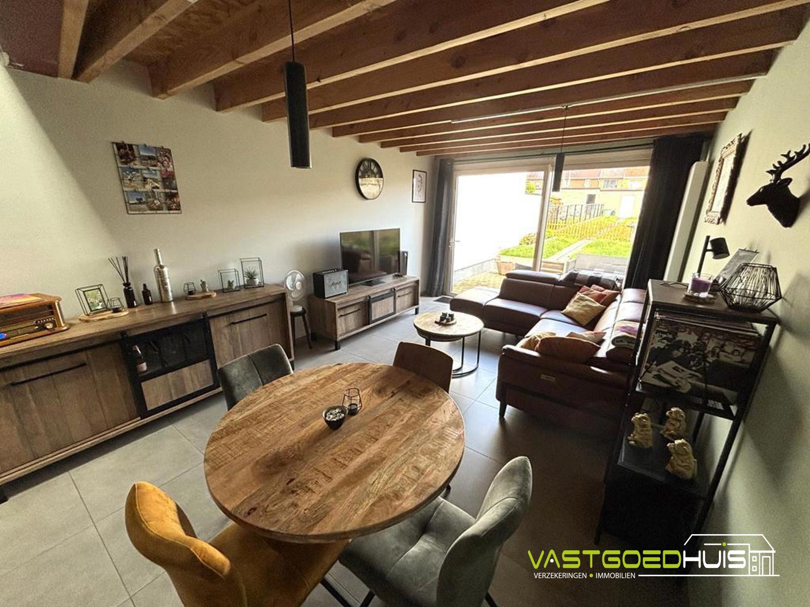 Volledig gerenoveerde woning met garage en zonnige tuin! - foto 4