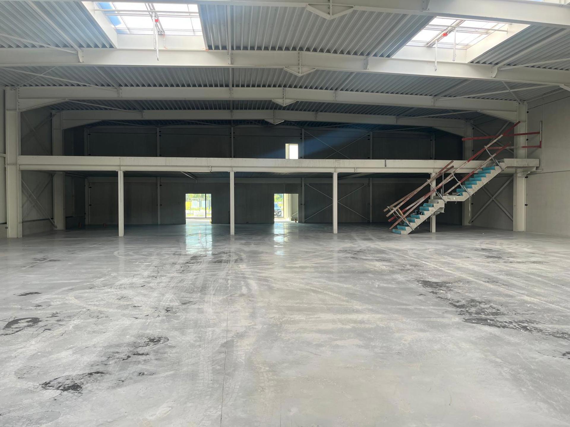 BTS Bedrijvenpark "De Zwaan" magazijnen met kantoor/showroom - foto 4