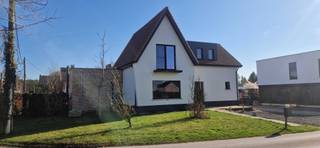 Instapklare open bebouwing met 3 slaapkamers, prachtige tuin en grote garage in Wolfsdonk.Op zoek naar een woning waar je zonder zorgen meteen kan...