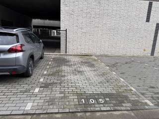 Gelijkvloerse parkeerplaats, ideaal voor wie zijn wagen wil parkeren te residentie Hemixveer aan de Schelde. Perfect geschikt voor privégebruik...