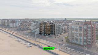 Op een topligging langs de Zeedijk in Raversijde bevindt zich dit lichtrijke hoekappartement met een bewoonbare oppervlakte van 89 m². Dankzij...