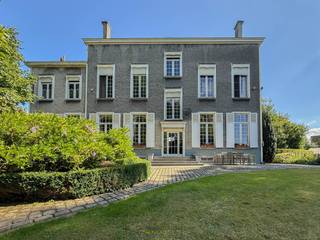 Authentiek HERENHUIS met HISTORISCHE ALLURE en UITGESTREKT PARKDOMEIN van 1,4 hectare met BOOMGAARD en WEIDE, te koop op de grens van Oudenaarde...