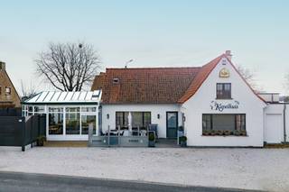 Op een commerciële topligging in Zulte, langs populaire fiets- en wandelroutes nabij de Leie en vlak bij Waregem, bevindt zich deze...
