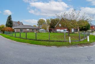 Zeer gunstig gelegen bouwperceel van ca. 550 m² (afgerond ca. 20 m x 30 m).Geniet van de rustige ligging in een aangename buurt, en toch vlakbij het...