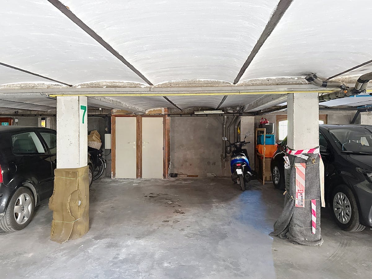 Parking space for sale in a prime location in the center of Bruges - photo 2