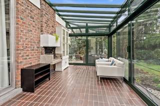 Deze charmante woning is rustig gelegen ,op een ruim perceel in een aangename woonomgeving.De ligging met tal van voorzieningen zoals winkels,...