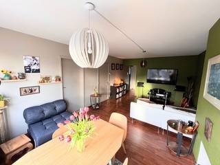 Dit charmant appartement in Deurne-Zuid is gerenoveerd doorheen de jaren en biedt alle comfort en gemak dat u zoekt. Met 2 slaapkamers, een...