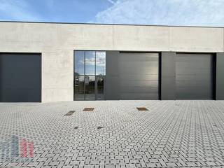 Ruime KMO-unit of showroom van 276 m² met 3 eigen parkeerplaatsen. Deze unit is ideaal voor bedrijven die een zichtlocatie zoeken om hun...