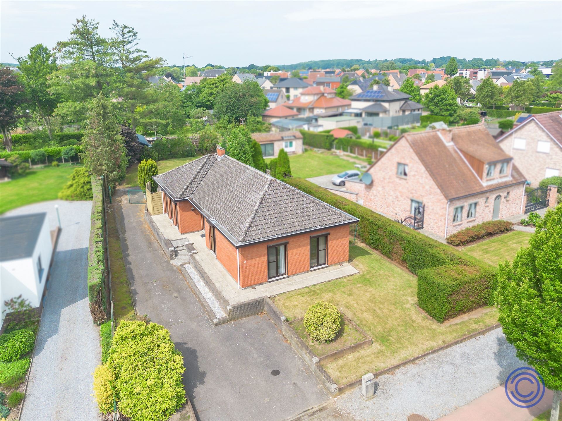 Te renoveren 3-slpk woning met west georiënteerde tuin! - foto 1