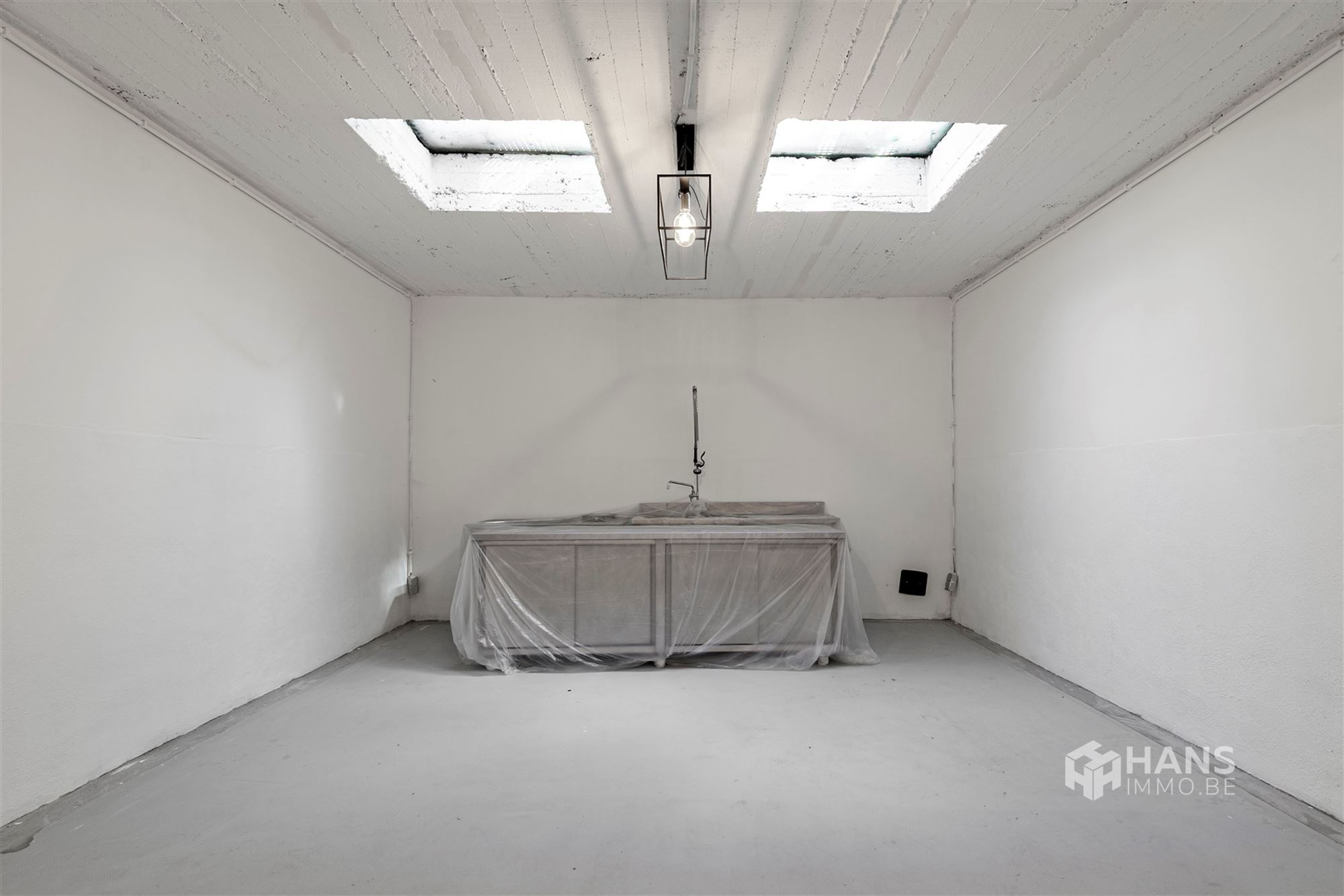 Magazijn/garage (81 m²) met sectionaalpoort in Antwerpen (2060). - foto 5
