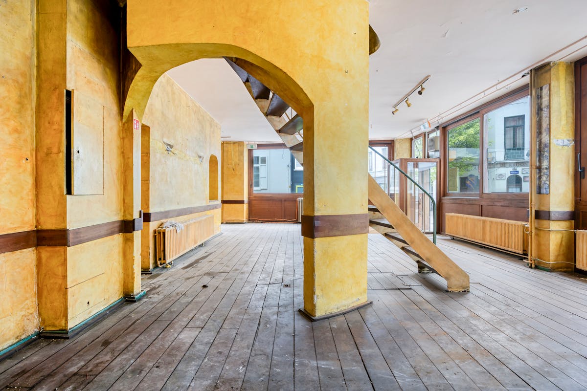 Characterful commercial property for rent near the Theaterplein in Antwerp - photo 3