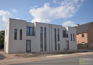 !!! GELIEVE U ENKEL PER MAIL AAN TE MELDEN!!!IDEALIS VASTGOED  - Uiterst ruime nieuwbouwwoning met een fijne leefruimte, 4 slaapkamers, praktische...