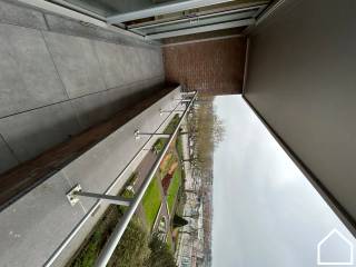 Dit 1-slaapkamerappartement is gelegen aan het Colaertplein, recht tegenover het station van Ieper. Het appartement bevindt zich op de...