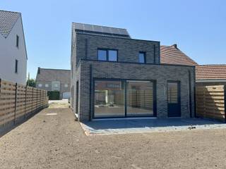 House for sale in Malle