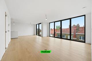 Gelegen aan de Kerkstraat 247 in Blankenberge, biedt Residentie Raphael een unieke kans voor diegenen die willen genieten van de dynamiek van de...