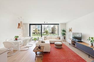 Dit hedendaags appartement, ontworpen en gerealiseerd door SALT, biedt een comfortabele en doordacht ingedeelde woonervaring.Het appartement beschikt...