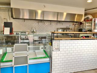 Prachtig gerenoveerd horecapand gelegen in Tessenderlo (Hulst).De handelsruimte is momenteel ingericht als horecazaak maar ook andere bestemmingen...