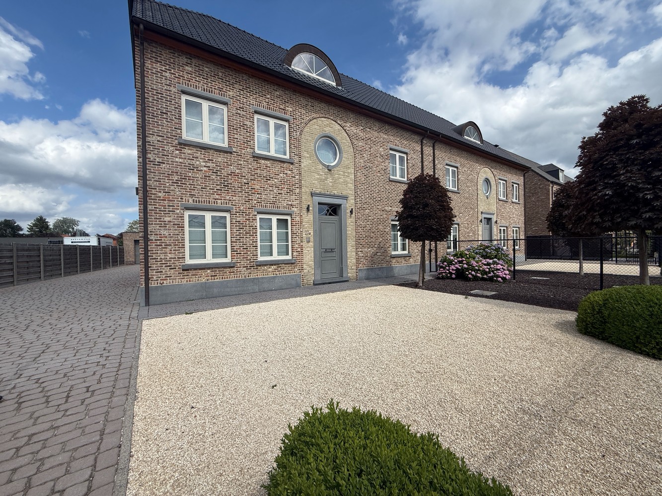 TE HUUR : PRACHTIGE WONING MET 5 SLAAPKAMERS EN 2 BADKAMERS - foto 5