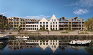 Dit appartement maakt deel uit van het nieuwbouwproject ‘De Kaai' te Veurne.<br /><br />Het zicht op de jachthaven van Veurne, de moderne architectuur en de gemeenschappelijke binnentuin van 1700 m² zijn de troeven van deze residentie. Deze buitenruimte kreeg een groene en kleurrijke aanleg, evenals een tuinpaviljoen met buitenkeuken.<br /><br />De appartementen zijn uitgerust met energiezuinige systemen voor verwarming, warm water en ventilatie die voldoen aan de EPB-normen en zorgen voor een laag E-peil. Dankzij een geothermische warmtepomp en vloerverwarming geniet je bovendien van milieuvriendelijke, gelijkmatige en comfortabele warmte met lagere energiekosten.<br /><br />Het appartement bevindt zich op de tweede verdieping. <br /><br />Mogelijkheid tot aankoop van autostaanplaats, afgesloten garage en/of kelderberging in het ondergronds complex. <br /><br />Appartement: 127 m²<br />Terras: 19,2 m²