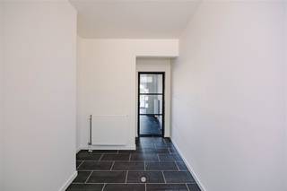 Bent u op zoek naar een instapklare, energiezuinige woning met hoogwaardige afwerking, gelegen in het centrum van Sint-Niklaas? Dan is deze...