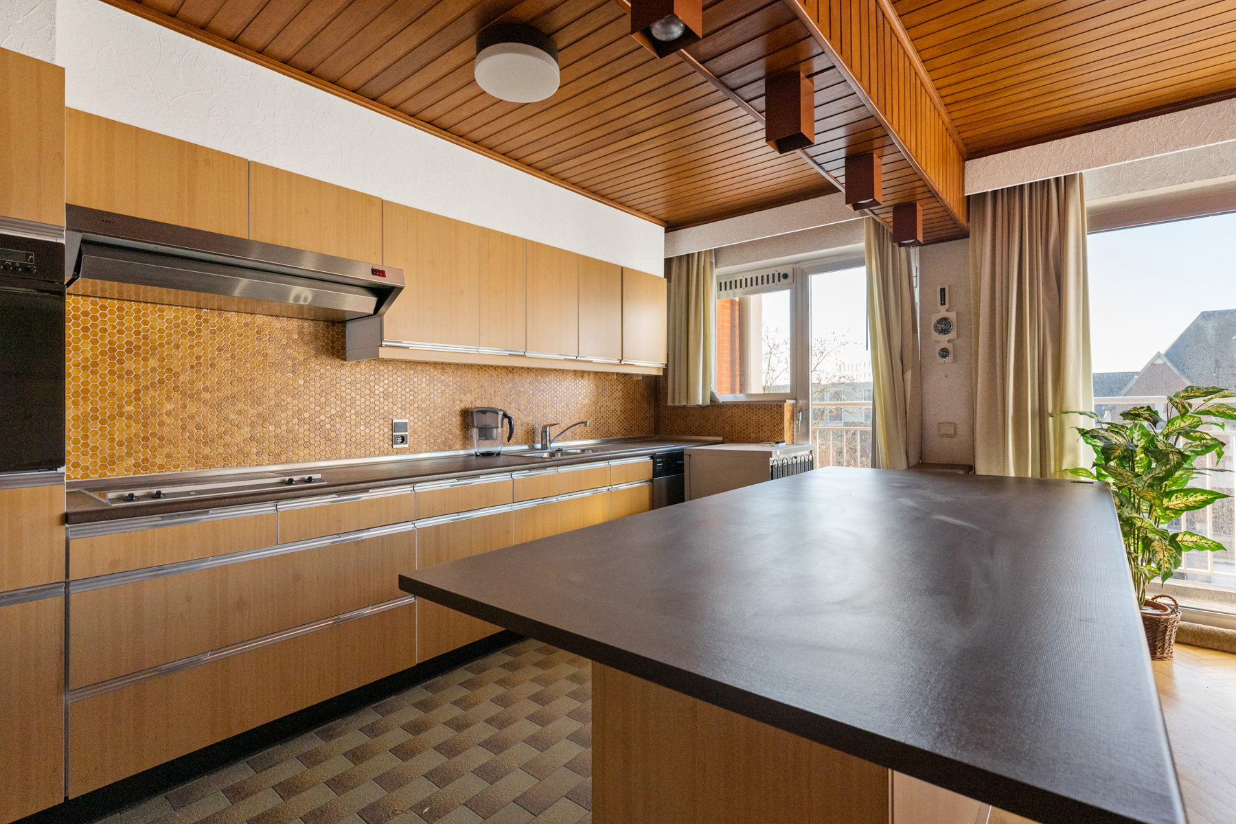 Groot, retro appartement met 3 slaapkamers en 2 terrassen - foto 4