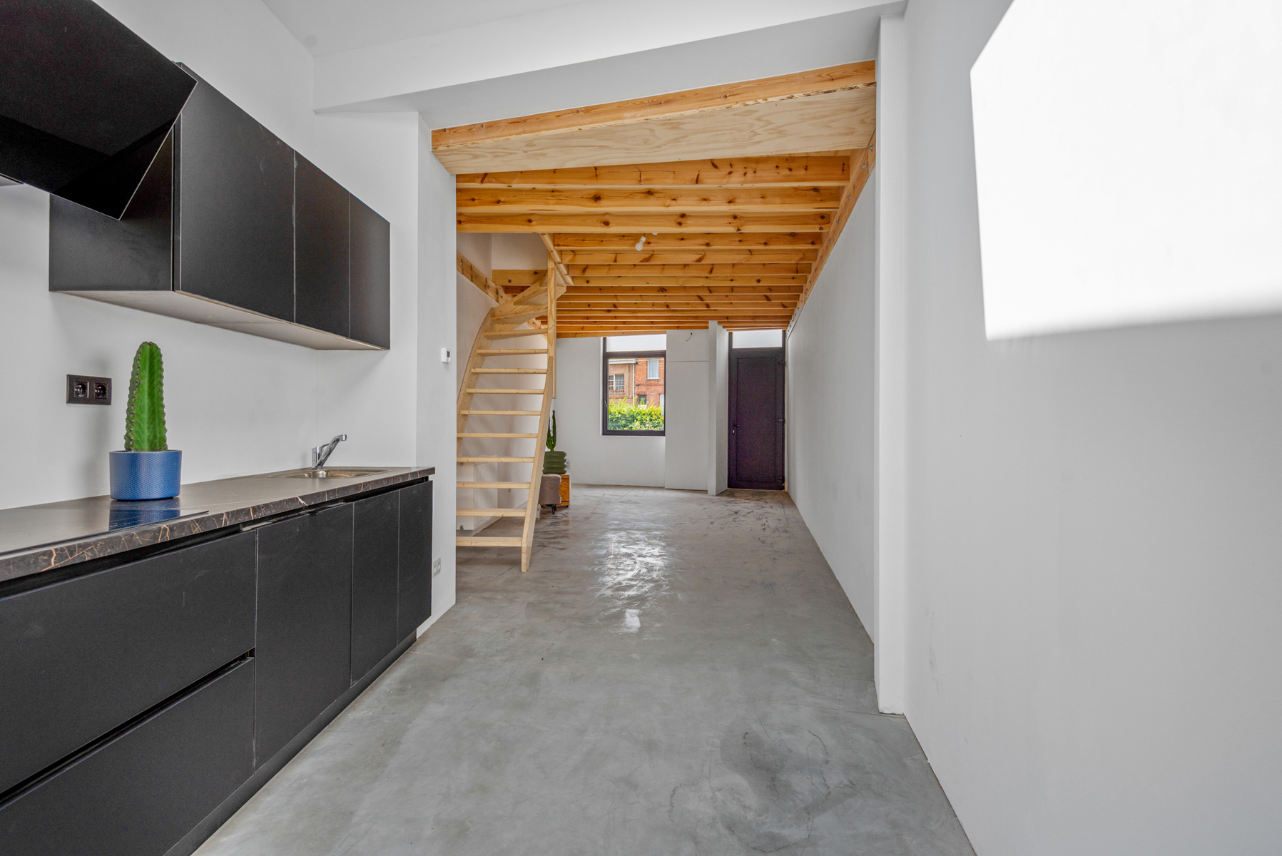Volledig vernieuwde woning met stadstuin en 2 slpk - foto 5