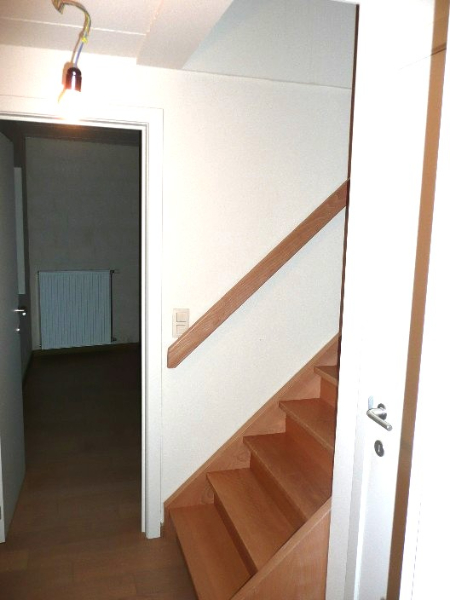 Centraal gelegen 1 slaapkamer-appartement met garage. - foto 2