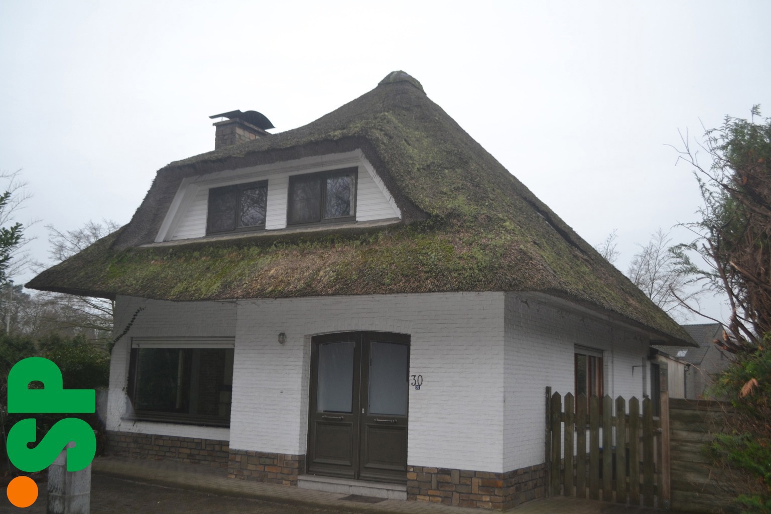 Open bebouwing met 3 slaapkamers vlak bij het centrum - foto 1