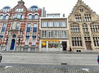 Het appartement bevindt zich in het centrum van Ieper op wandelafstand van de Grote Markt, scholen, openbaar vervoer, lokale handelaars... en...