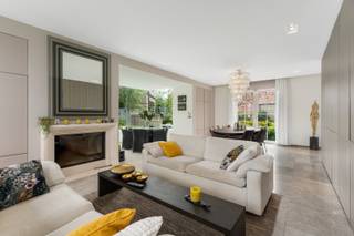 Gelegen in het landelijk polderdorpje Eggewaartskapelle (Veurne), biedt deze eigendom op een perceel van 9.860 m², prachtige luxueuze...