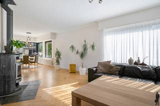 Ruime halfopen bebouwing met 4 slaapkamers en 2 badkamers aan de groene parken van Hoboken.Deze charmante en gezellige halfopen bebouwing is gelegen...