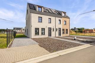 De woningen zijn gelegen in het charmante Laakdal, in een doodlopende straat in een rustige, groene omgeving. De woningen zijn uitstekend...