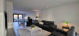 Welkom in deze stijlvolle, energiezuinige, halfopen woning in een rustige, doodlopende straat in Ranst. De woning is gelegen in een recente...