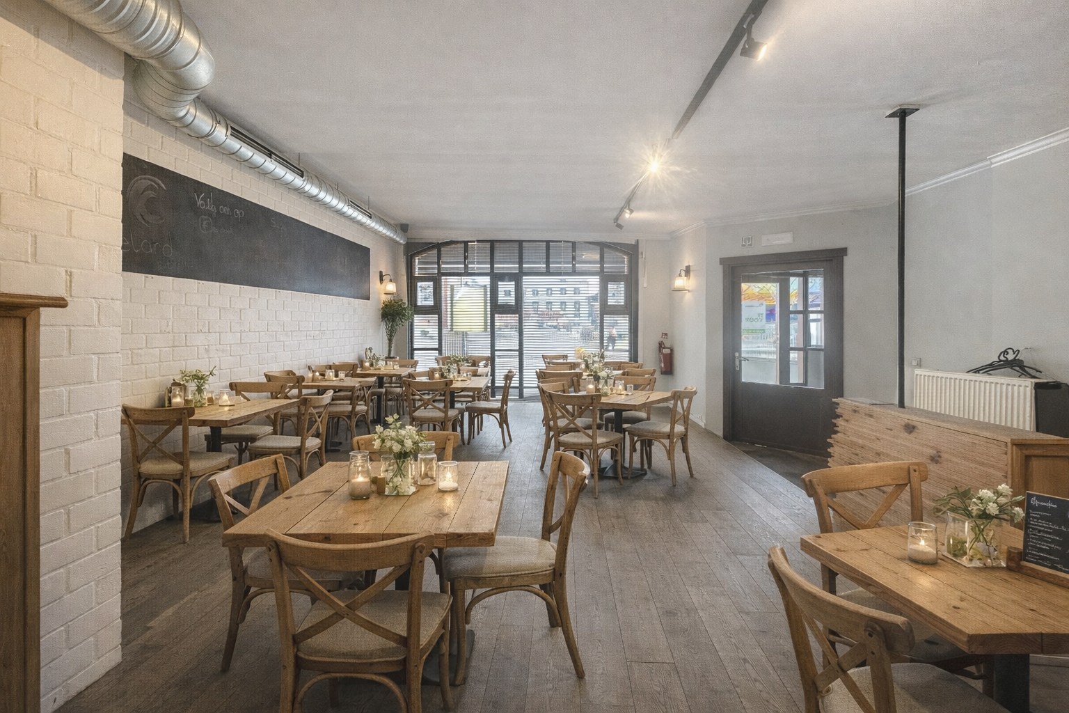 Centraal gelegen handelszaak, met tal van mogelijkheden, op de Markt van Torhout - foto 4