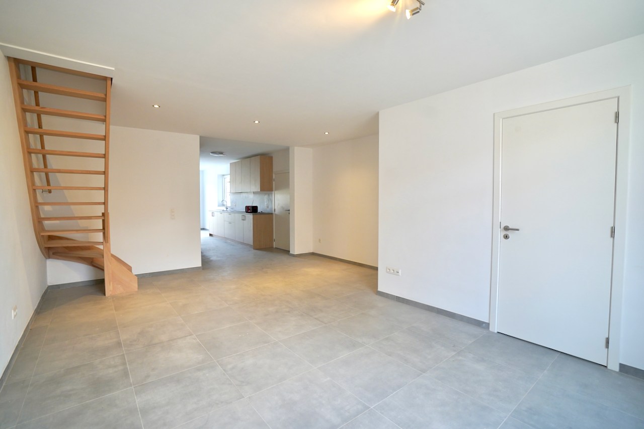 Volledig gerenoveerd woonhuis in hartje Kaprijke ! - foto 4