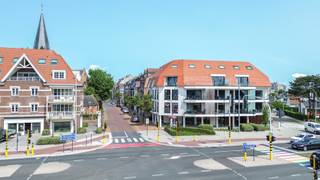 Op een opvallende hoekligging in het centrum van Wenduine bevindt zich dit ruime handelspand van 200 m², aangeboden in casco staat. Dankzij...