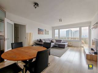 Modern en lichtrijk 2-slaapkamerappartement met prachtig zicht op Antwerpen!Dit instapklare appartement bevindt zich op de 10e verdieping op...