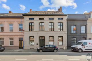 This charming townhouse is located right in the HEART OF THE CITY.The kitchen with island (currently under construction) overlooks the private city...