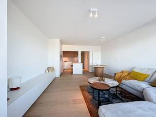 Dit appartement (type doorloper) werd volledig gerenoveerd met hoogwaardige materialen en ingemaakte kasten.  De indeling is als volgt:...