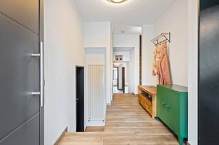 Ontdek deze instapklare, gerenoveerde woning op een prachtig perceel van 1.750 m², ideaal gelegen tussen Brecht en Sint-Job. U woont hier in...