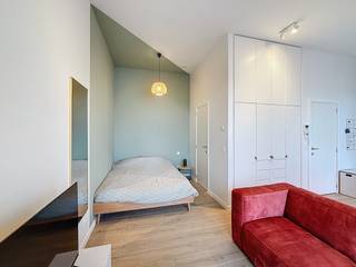 Volledig bemeubelde & instapklare studio in de nieuwe woonwijk Nieuw-Zuid. Hier ben je omgeven door tal van trendy restaurants, de meest vooraanstaande kunstgalerijen, geavanceerde sportcentra, en gezellige koffiebars en speciaalzaken. Aan de nieuw aangelegde Scheldekaaien met een prachtige ruime wandelboulevard aan het water is het heerlijk vertoeven.<br /><strong>Indeling:</strong>
<ul>
<li><span>Volledig ingericht met kwaliteitsvol meubilair</span></li>
<li><span>Moderne open keuken met toestellen</span></li>
<li><span>Gezellige leef- en slaapruimte met veel lichtinval</span></li>
<li><span>Winter- en zomerterras met zicht op de Schelde </span></li>
<li><span>Stijlvolle badkamer met douche en toilet</span></li>
<li><span>Berging met combi was-/droogmachine</span></li>
</ul>
<span><span><span><span><span><strong>Troeven van Nieuw Zuid:</strong></span></span></span></span></span>
<ul>
<li><span>Architecturale toplocatie met veel groen en open ruimte</span></li>
<li><span>Supermarkten, restaurants, koffiebars en openbaar vervoer op wandelafstand</span></li>
<li><span>Nabij de Schelde en de vernieuwde Scheldekaaien</span></li>
<li><span>Uitstekende verbinding met het stadscentrum en de ring</span></li>
</ul>
<br /><span>Algemene kosten: 175 EUR / maand incl. verwarming - Individuele kelderberging - Gemeenschappelijke fietsenberging.</span><br /><br /><span><span><span><span><span><strong>Perfect voor jonge professionals, expats of studenten die op zoek zijn naar een trendy woonst in een dynamische buurt.</strong></span></span></span></span></span><br />