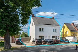 Gerenoveerd opbrengsteigendom: handelsruimte, duplex, studioDit prachtige gerenoveerd opbrengsteigendom, bestaande uit een handelsruimte, een ruim...