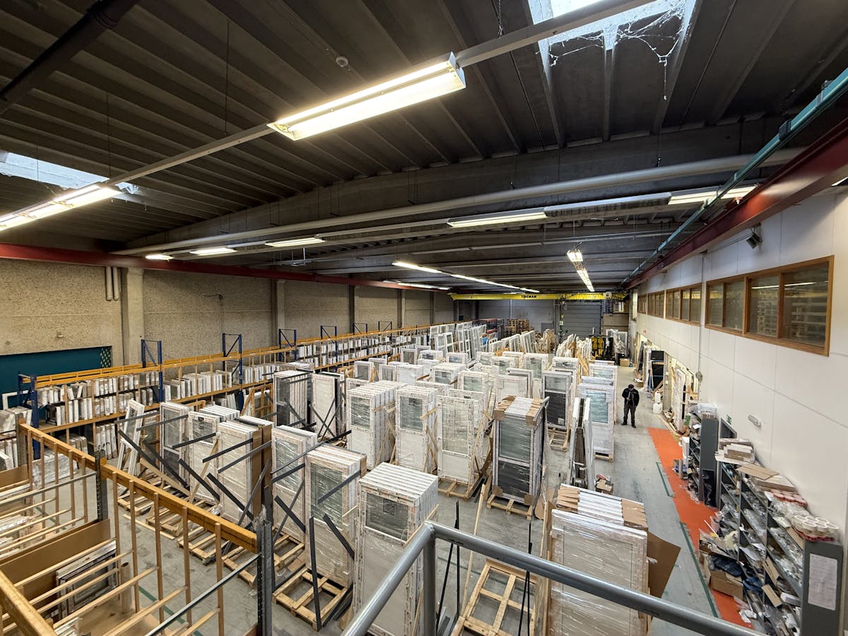 Magazijn (ca. 995 m²) met rolbrug en kantoren te huur Zulte - foto 2