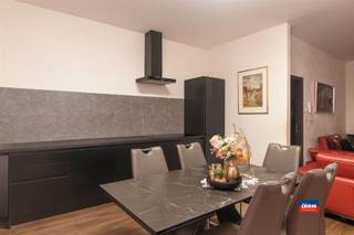 <p><span>HOBOKEN | DUPLEX APPARTEMENT MET VIER SLAAPKAMERS EN TWEE BADKAMERS | EPC B |</span></p><p><span>Indeling als volgt : tweede verdieping: woonkamer - keuken met eetruimte - hal - 2 slaapkamers (10m² & 12m²) - badkamer met inloopdouche en toilet - berging / technische ruimte.</span></p><p><span>Derde verdieping: traphal - 2 slaapkamers (10m² & 12m²) - badkamer met douche en toilet |</span></p><p><span> </span></p><p><span>Extra troeven:</span></p><ul><li><span>Authentieke gevel</span></li><li><span>Gerenoveerd in 2019</span></li><li><span>Water, elektriciteit en gas zijn individueel</span></li><li><span>Extra bergruimte in grote gemeenschappelijke kelder</span></li><li><span>Het appartement is zeer gunstig gelegen nabij winkels, scholen en openbaar vervoer</span></li><li><span>Het appartement is momenteel verhuurd voor 1263,53 euro per maand.</span></li></ul><p><span> </span></p>