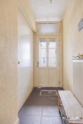 <p><span>Spacious young family home with large garden!</span></p><p><span> </span></p><p><span>This row house has been occupied since 2009 and has an EPC value of 133 (B).</span></p>